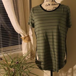 🐊🐊Olive green and thin black striped Mudd shirt